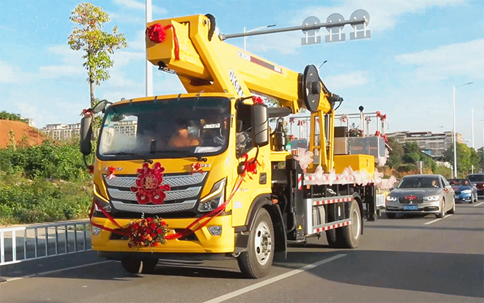 婚車(chē)新物種！徐工高空作業(yè)車(chē)見(jiàn)證“硬核浪漫”