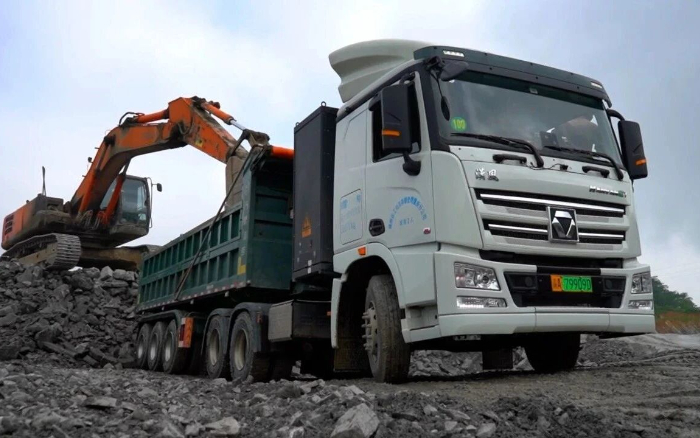 三次都選TA！徐工純電動牽引車助力西南砂石料運輸！