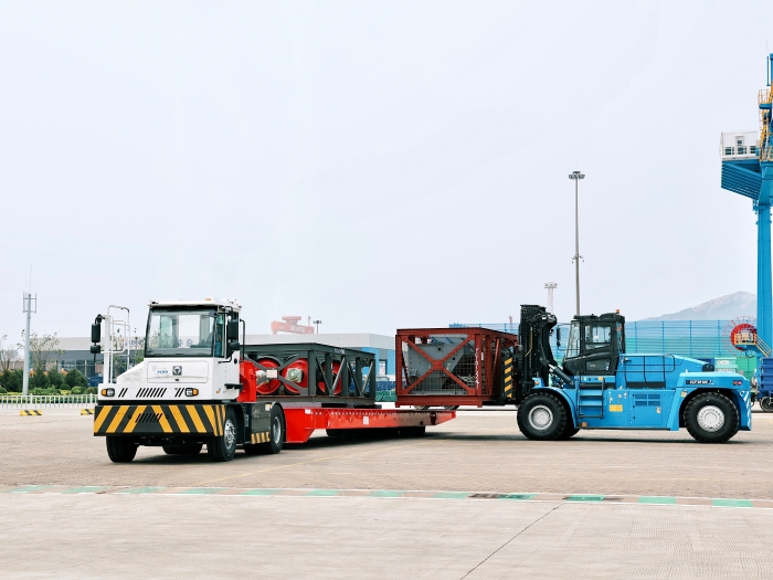 千里之外“秀操作”！徐工遠(yuǎn)控港機(jī)集群carry全場(chǎng)