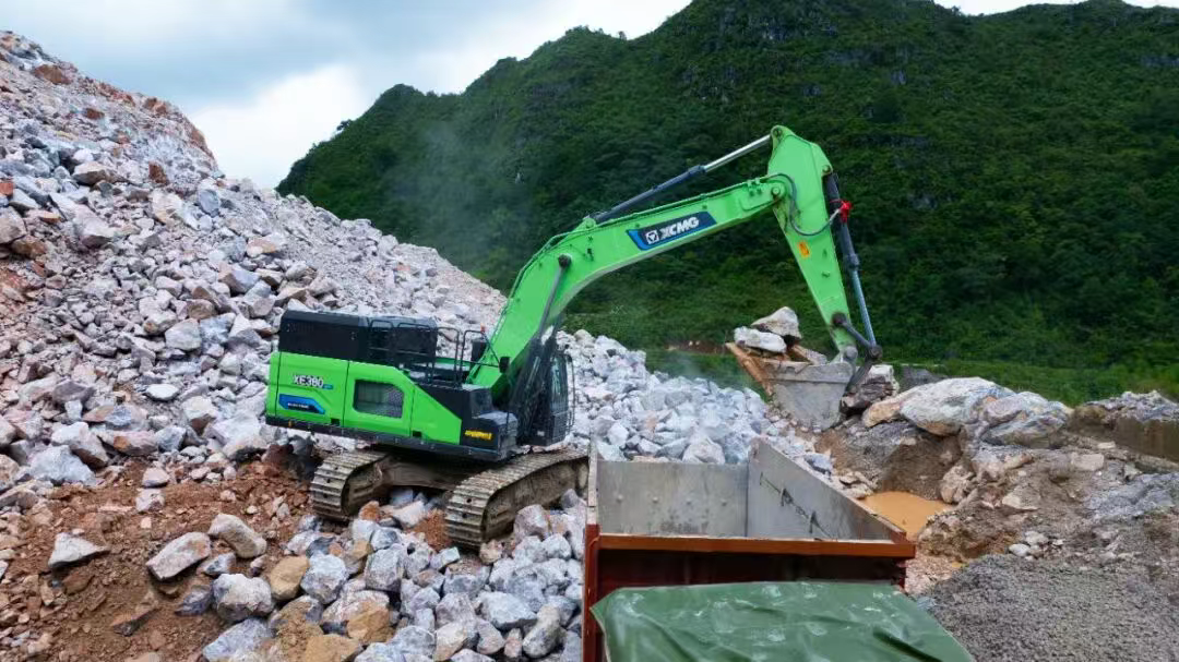 廣西“石料大戶”親測：徐工XE380EV電挖，年省六七成！