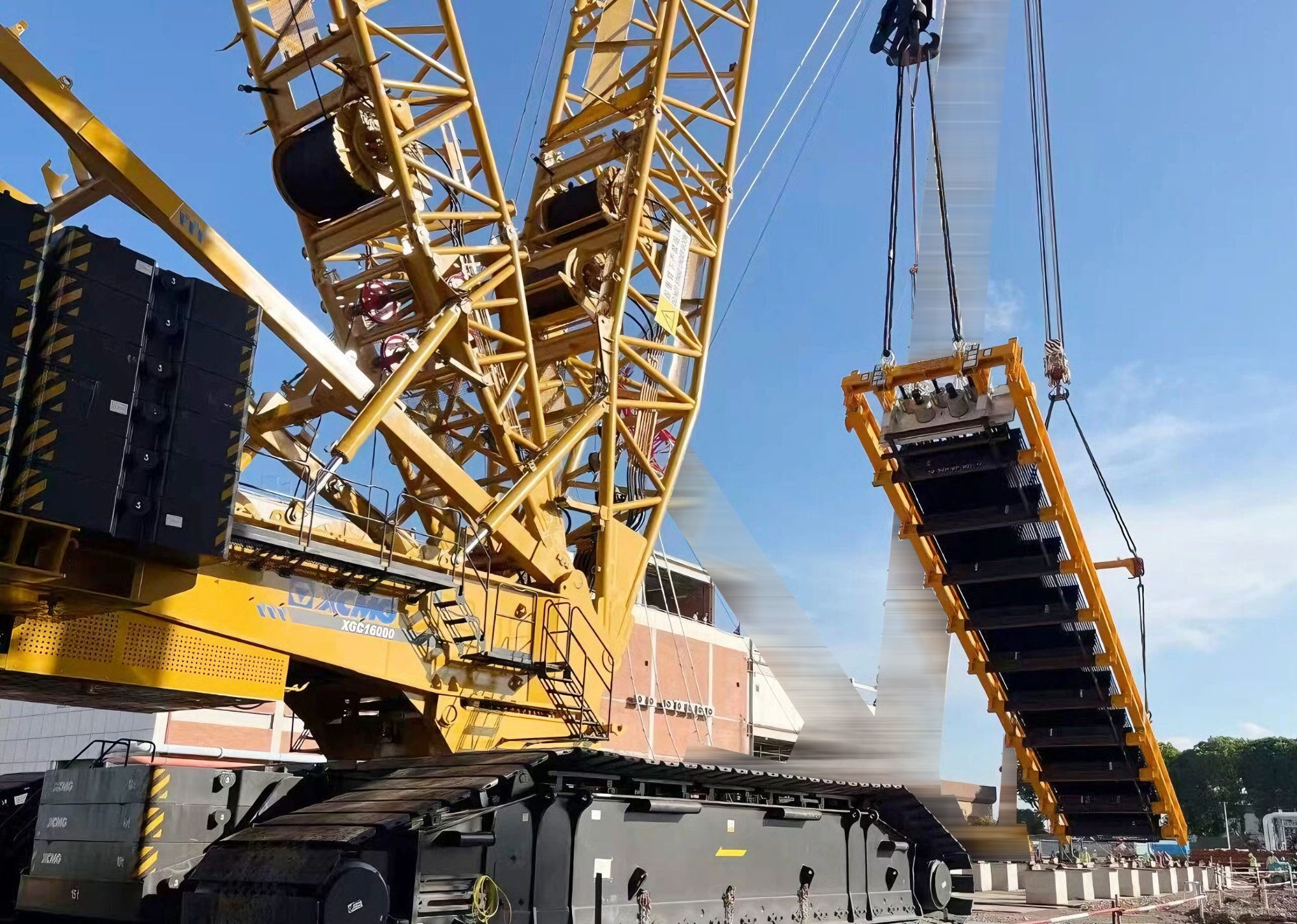 3300噸從從容容！XGC16000現(xiàn)身東南亞，完成海外高端市場(chǎng)嚴(yán)苛實(shí)測(cè)