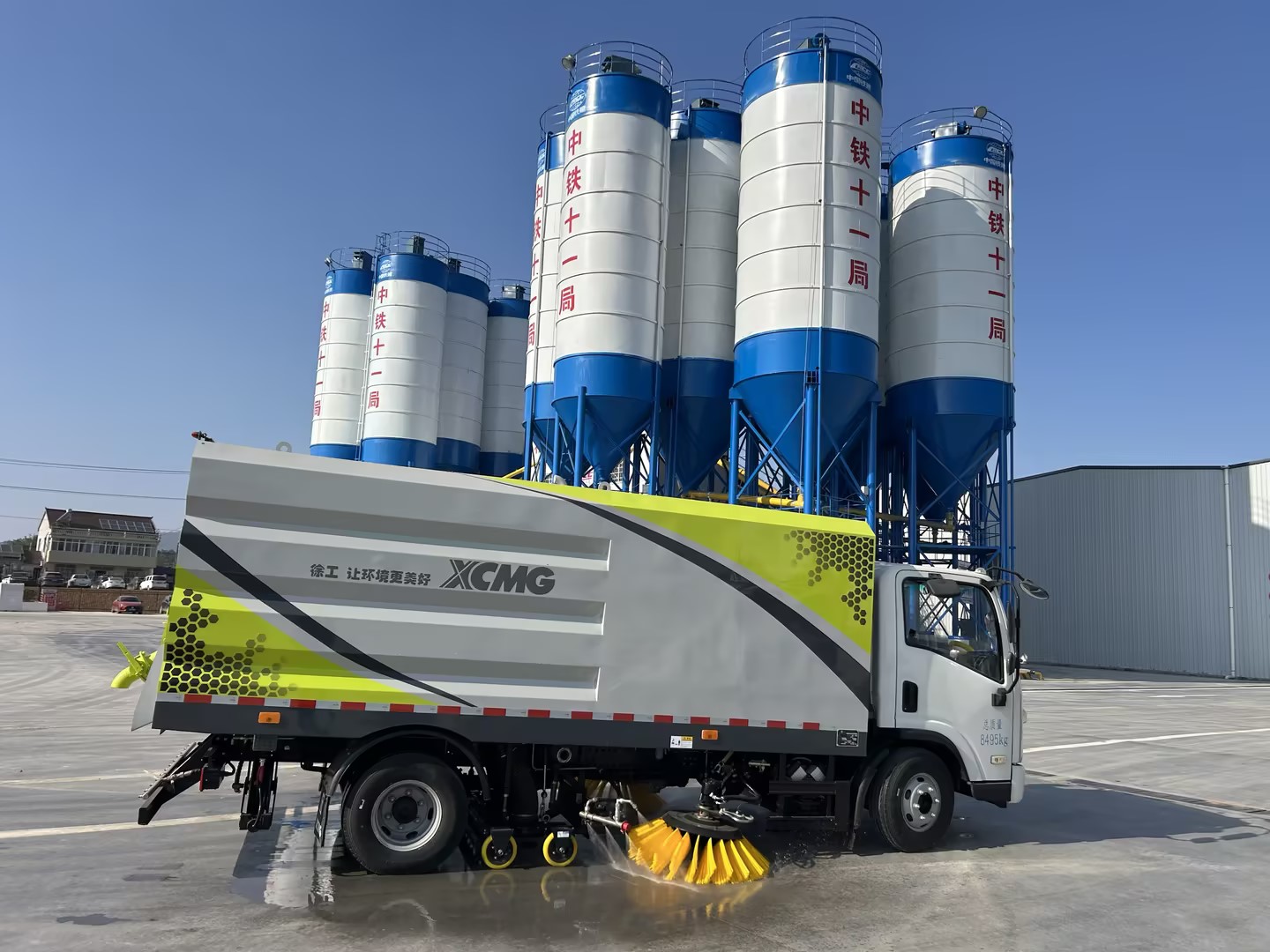 徐工8噸洗掃車“上崗”，助力合肥環(huán)境更美好