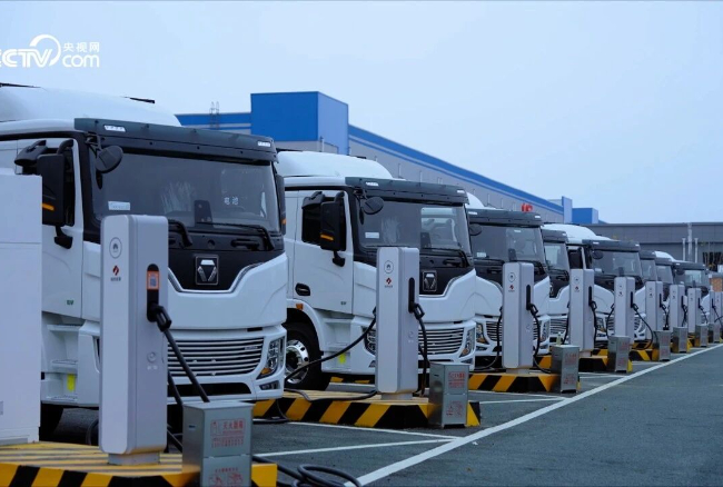 在中國物流之都，徐工超充重卡“15分鐘滿電”