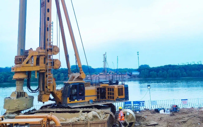 近3000根樁基，徐工旋挖機(jī)群聯(lián)合作業(yè)效率高