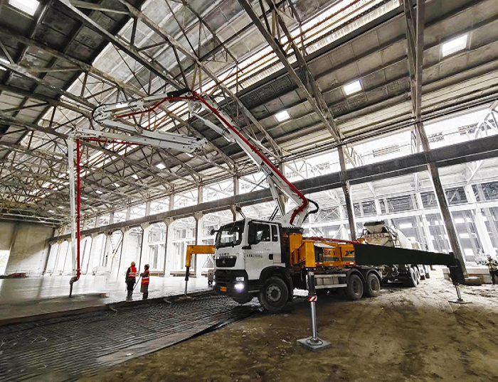 HB43V泵車(chē)“擎筑”成都