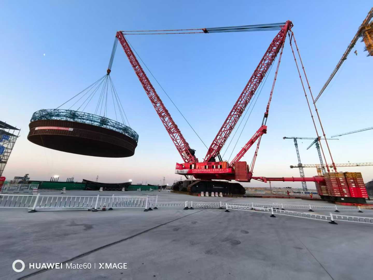 2小時(shí)15分鐘能做什么？把核島43米“鋼鐵內(nèi)膽”一次放準(zhǔn)！