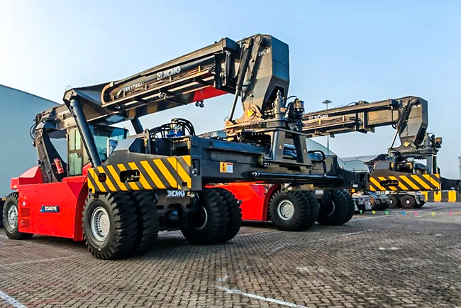 碼頭來(lái)了徐工“大家伙”！件雜貨作業(yè)再添綠色動(dòng)能