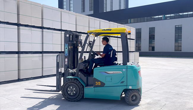 【客戶證言】與“鋰”同行，綠動(dòng)未來！徐工電動(dòng)叉車圈粉客戶