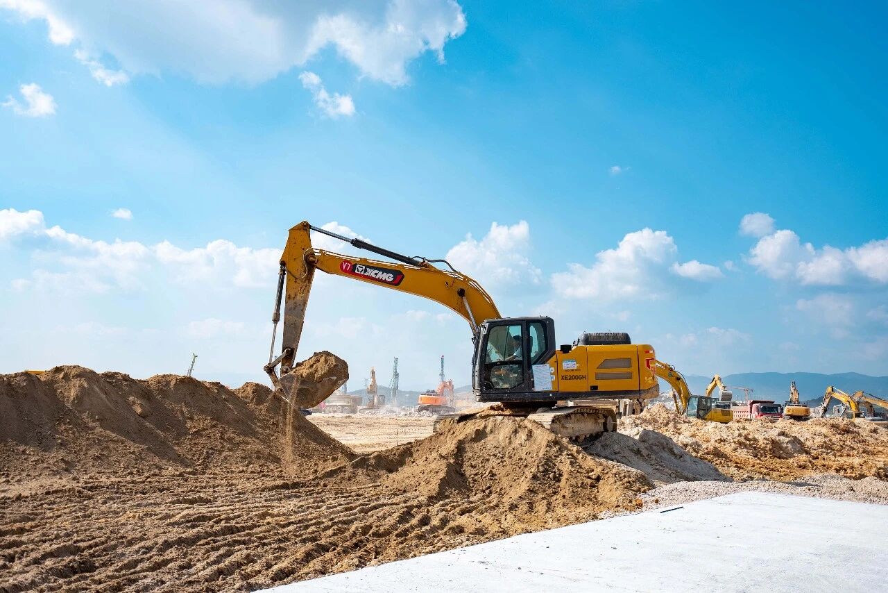 十個(gè)月，一座廠(chǎng)！徐工實(shí)力護(hù)航“超級(jí)電池工廠(chǎng)”