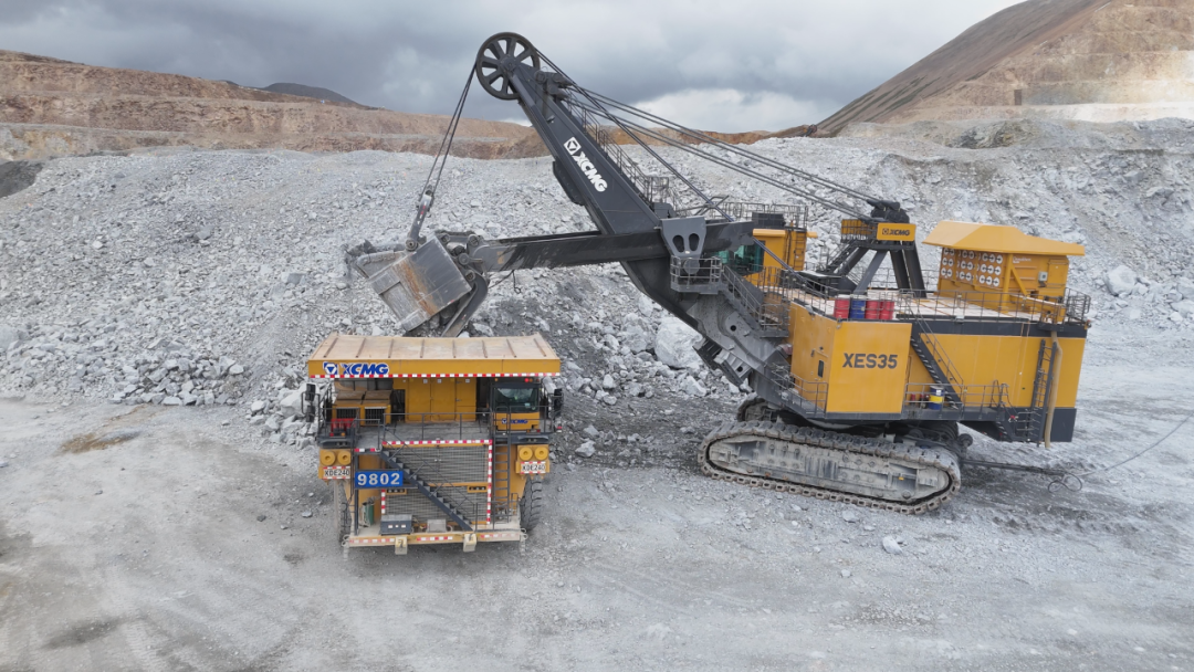 海拔5300米——雪域高原上演徐工高效采裝傳奇