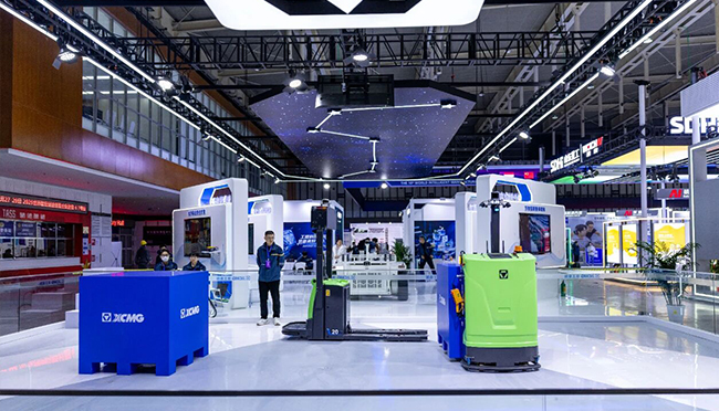 技術(shù)破局 場(chǎng)景落地，徐工具身智能AGV叉車的簡(jiǎn)與繁