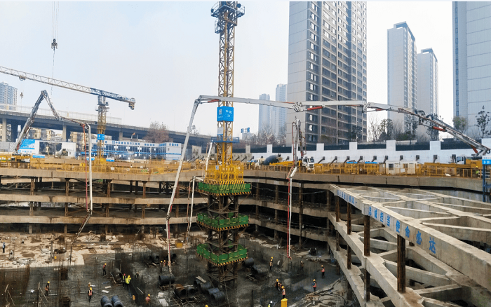 集結(jié)！徐工大米數(shù)泵車(chē)齊力共筑通信研發(fā)基地