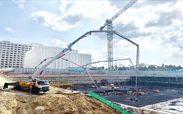 火力全開(kāi)！萬(wàn)方混凝土澆筑海南新地標(biāo)！