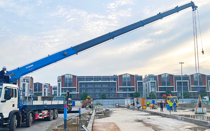 徐工GSQS500-6：廠(chǎng)房施工的“重載精準(zhǔn)搭檔”