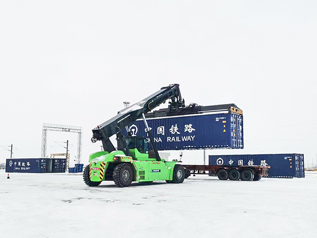 解鎖綠色密碼，徐工正面吊賦能西北鐵路