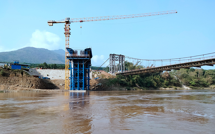 徐工塔機(jī)助建“中緬友誼之橋”