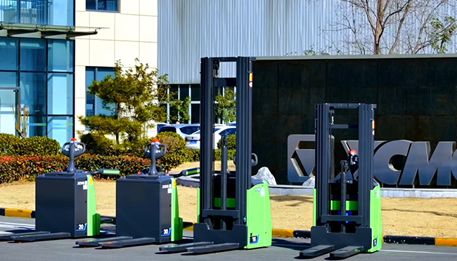 效率革命！鴻鵠系列倉(cāng)儲(chǔ)叉車助力倉(cāng)儲(chǔ)行業(yè)發(fā)展