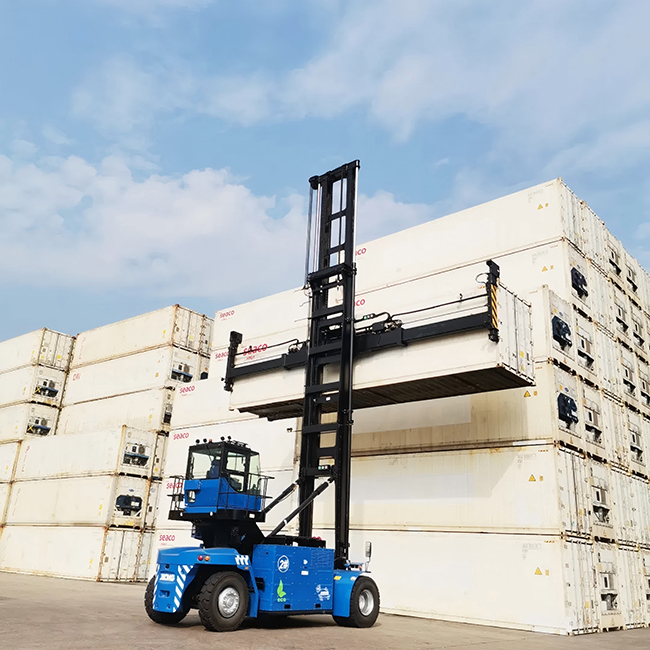 港口換電黑科技！徐工換電堆高機(jī)玩起“無限續(xù)航”