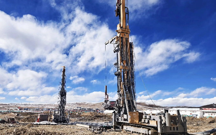 雪域送暖！徐工深井鉆機(jī)助力地?zé)峁┡?xiàng)目